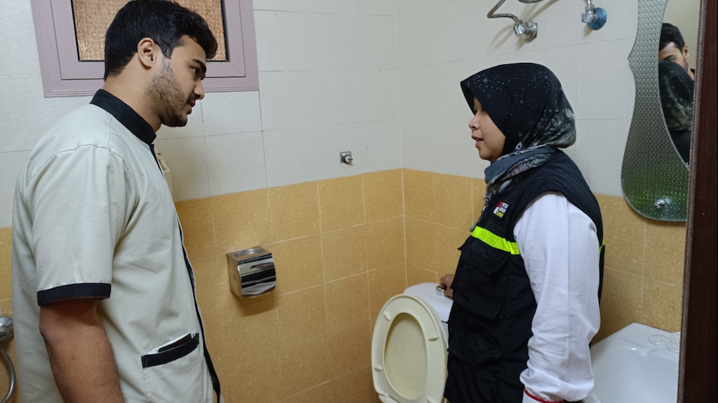 Hannah Nurshobahi: Drama Menerjang Banjir demi Menjadi Pelayan Tamu Allah